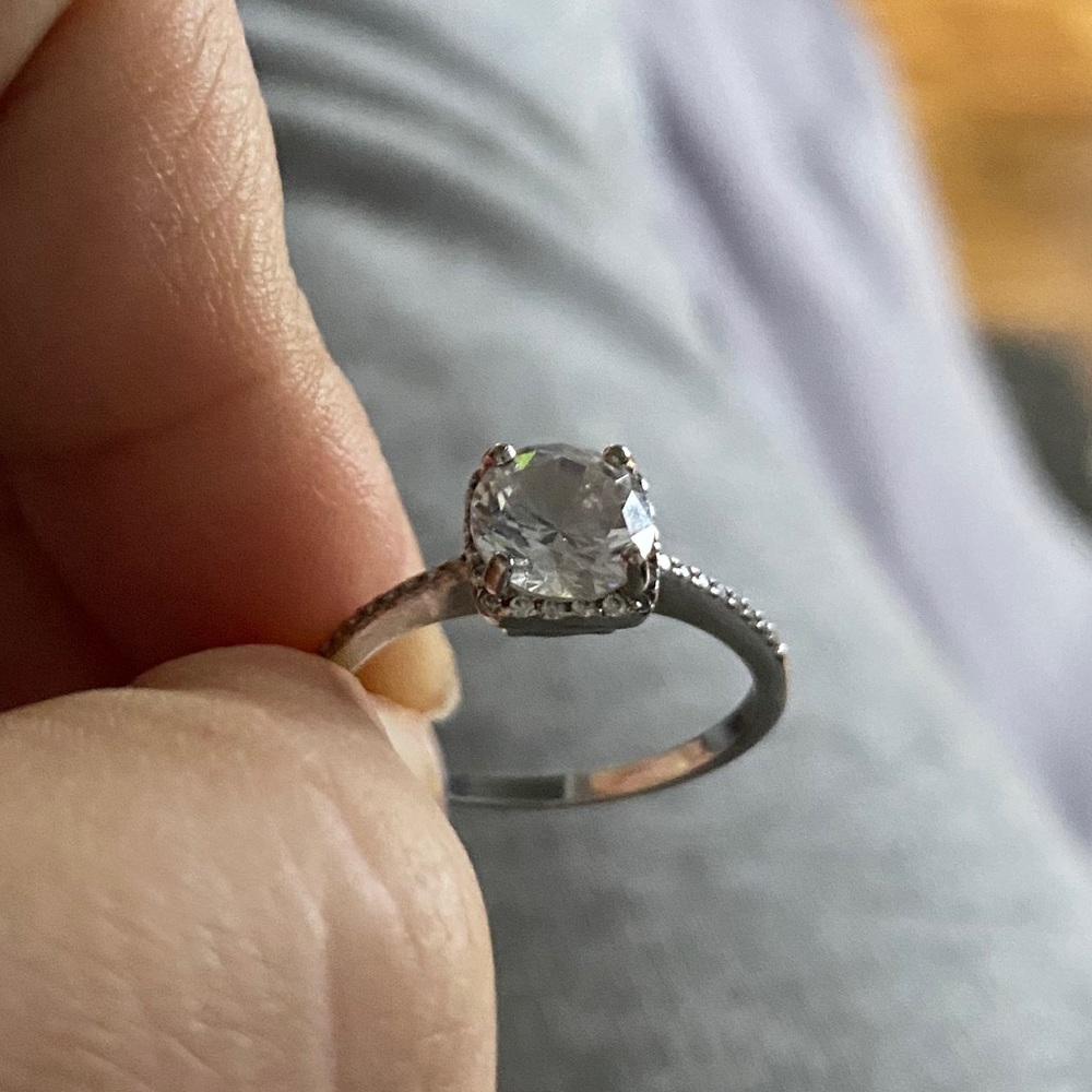 Sterling Silver Ring with Cubic Zirconium center - Picture 5 of 6